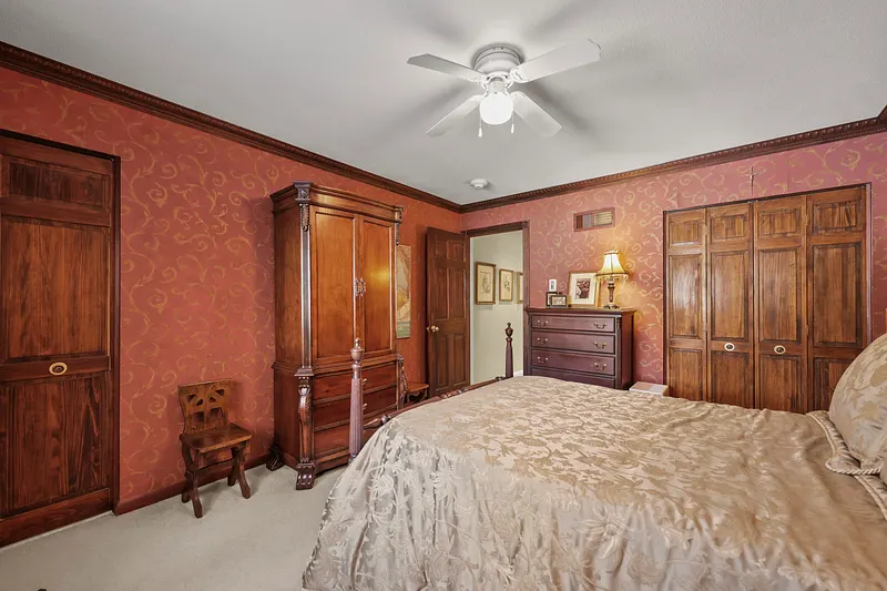 60 Churchill Crest Photo 17