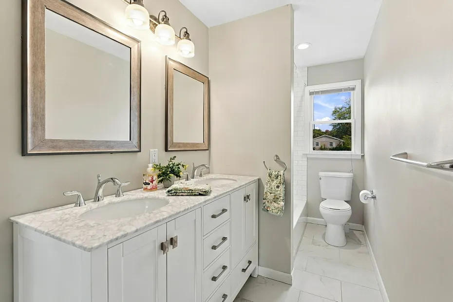 7 Frost Lane Photo 17