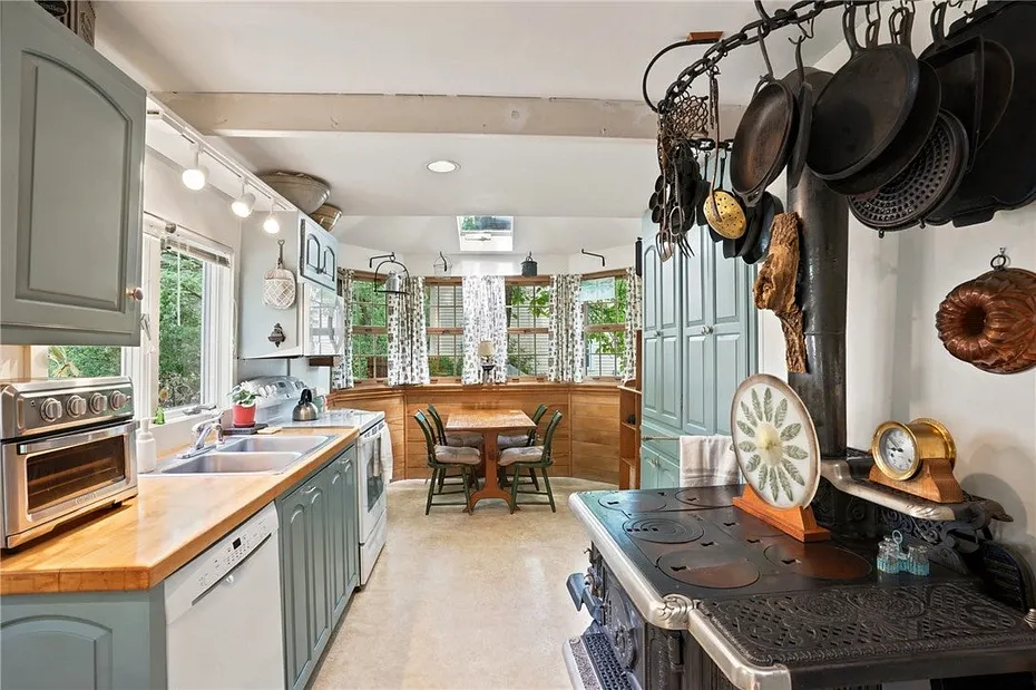 362 Abbott Run Valley Road Photo 12