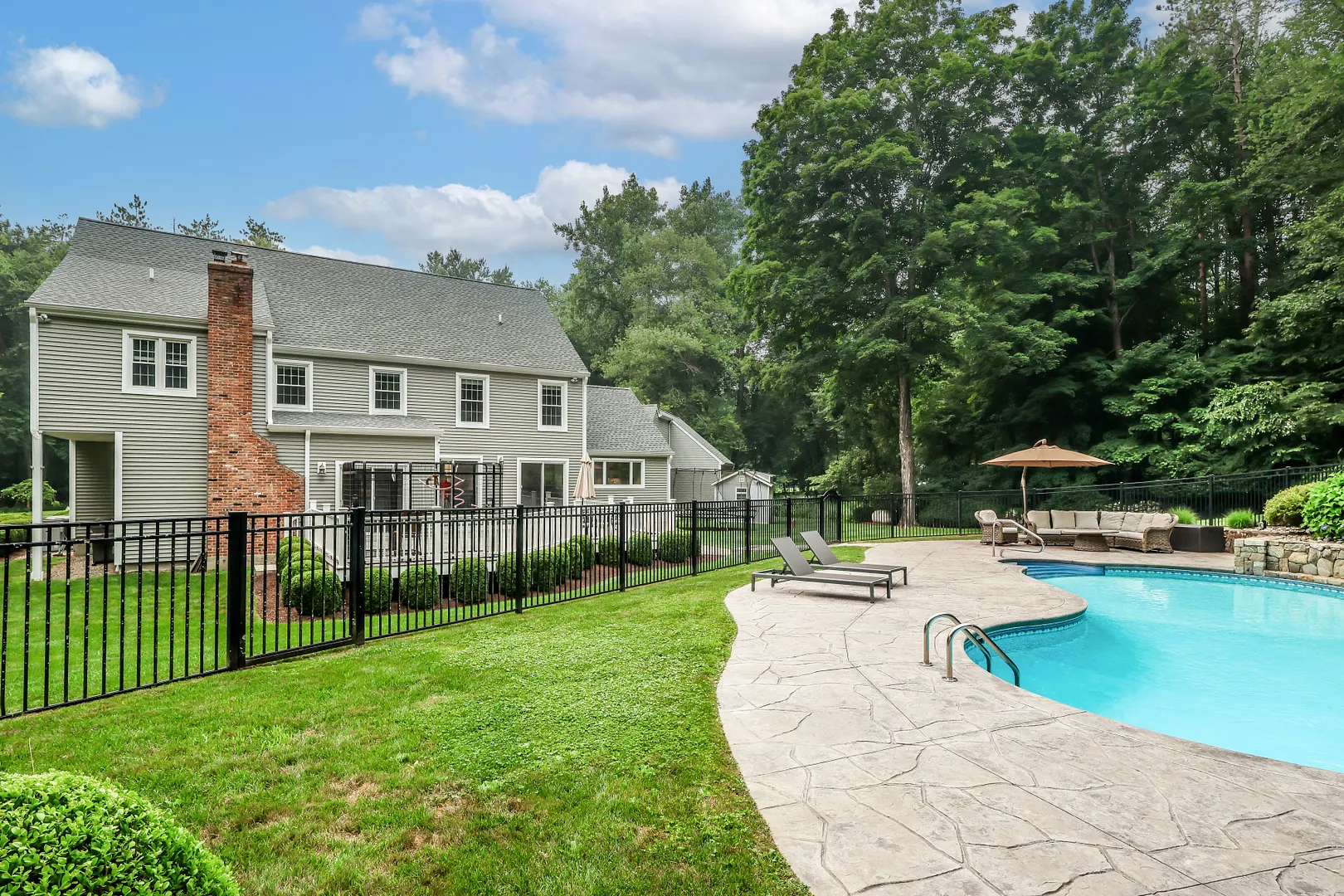 9 Hidden Brook Drive Photo 36