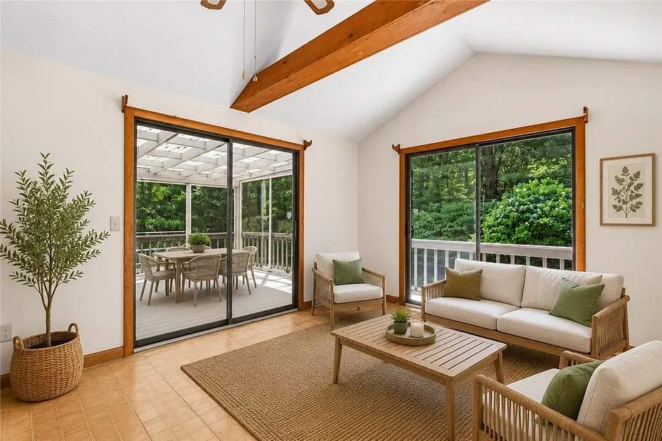 590 Shannock Road Photo 18