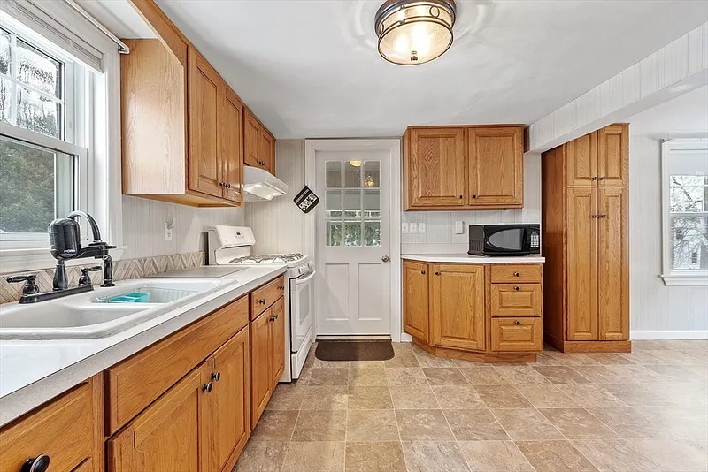 28 Birch Ave Photo 10