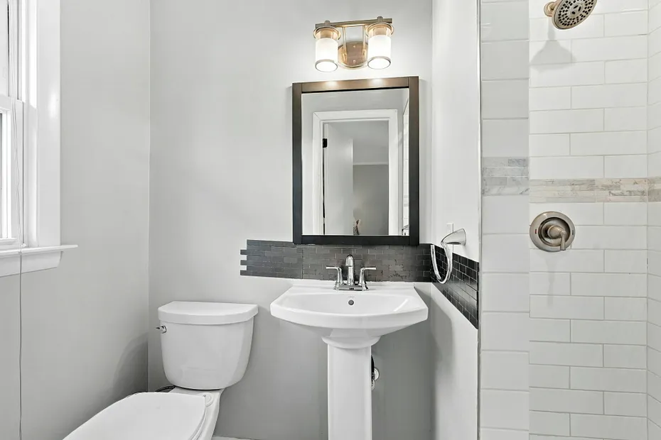 7 Frost Lane Photo 15