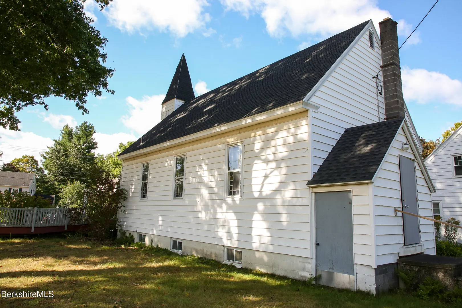 421 Elm St Photo 5