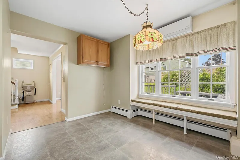 1069 Wolcott Avenue Photo 15