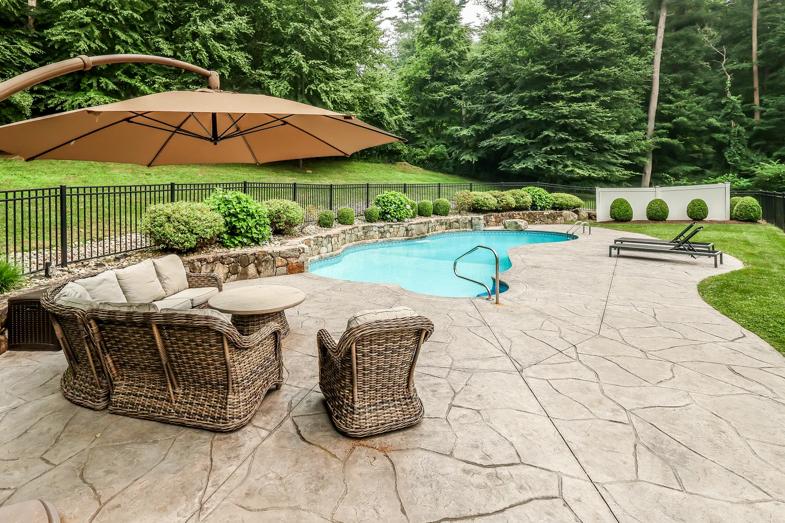 9 Hidden Brook Drive Photo 3