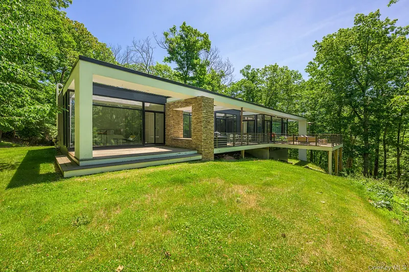 312 Sky Farm Road Photo 2