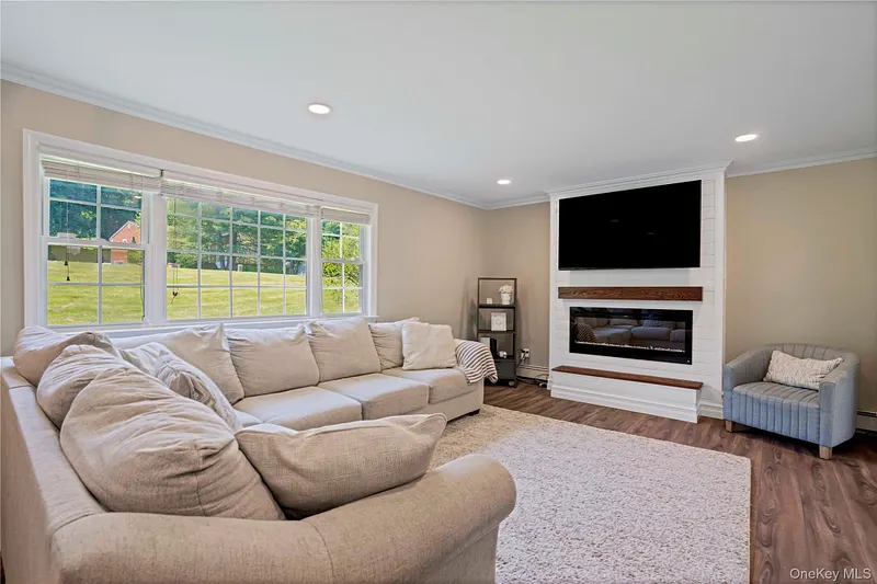 11 Kenneth Drive Photo 7