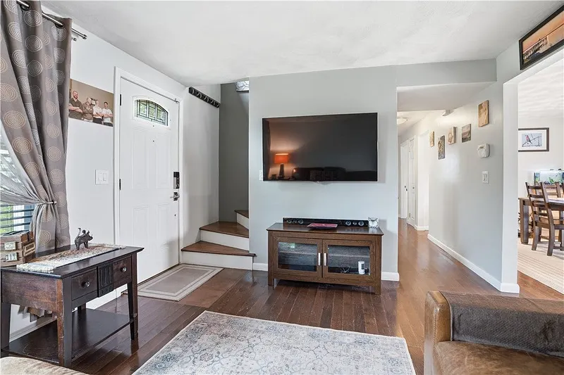 224 Sargent Street Photo 6