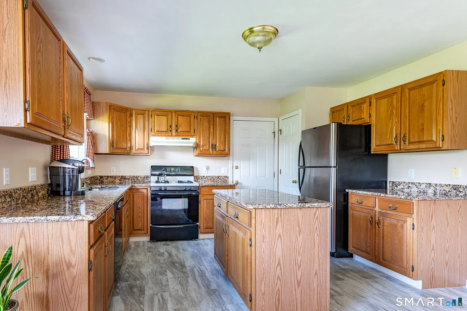 240 Beach Street Photo 7