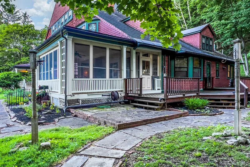6 Westridge Road Photo 8