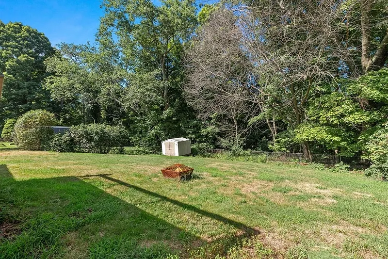 85 Gile St Photo 3