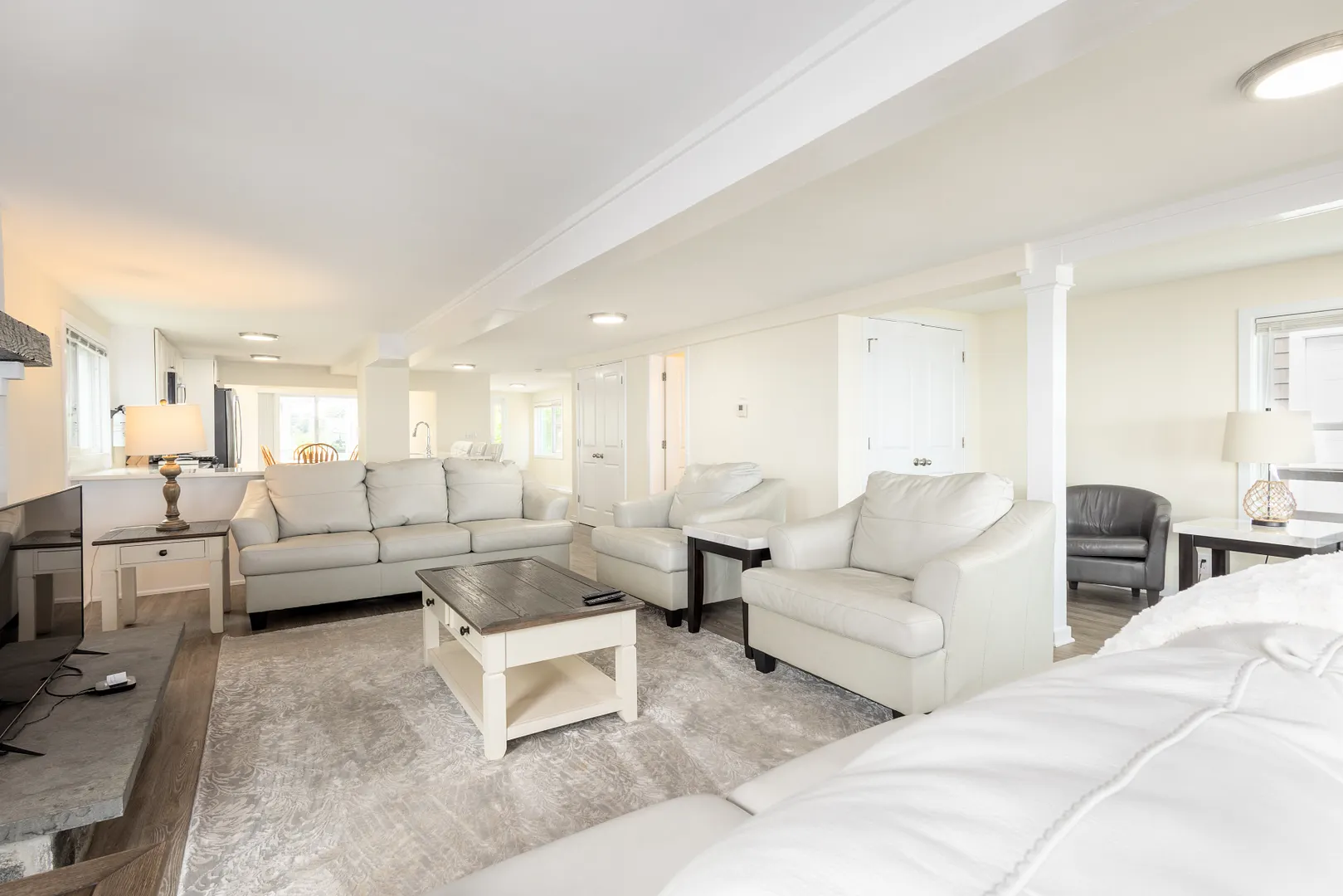989 Fairfield Beach Road Photo 9