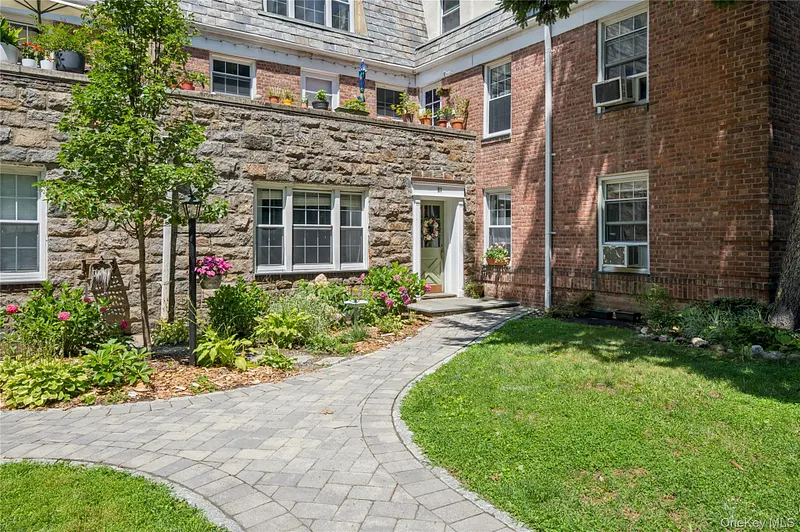 84 Pinewood Road  #1F Photo 4