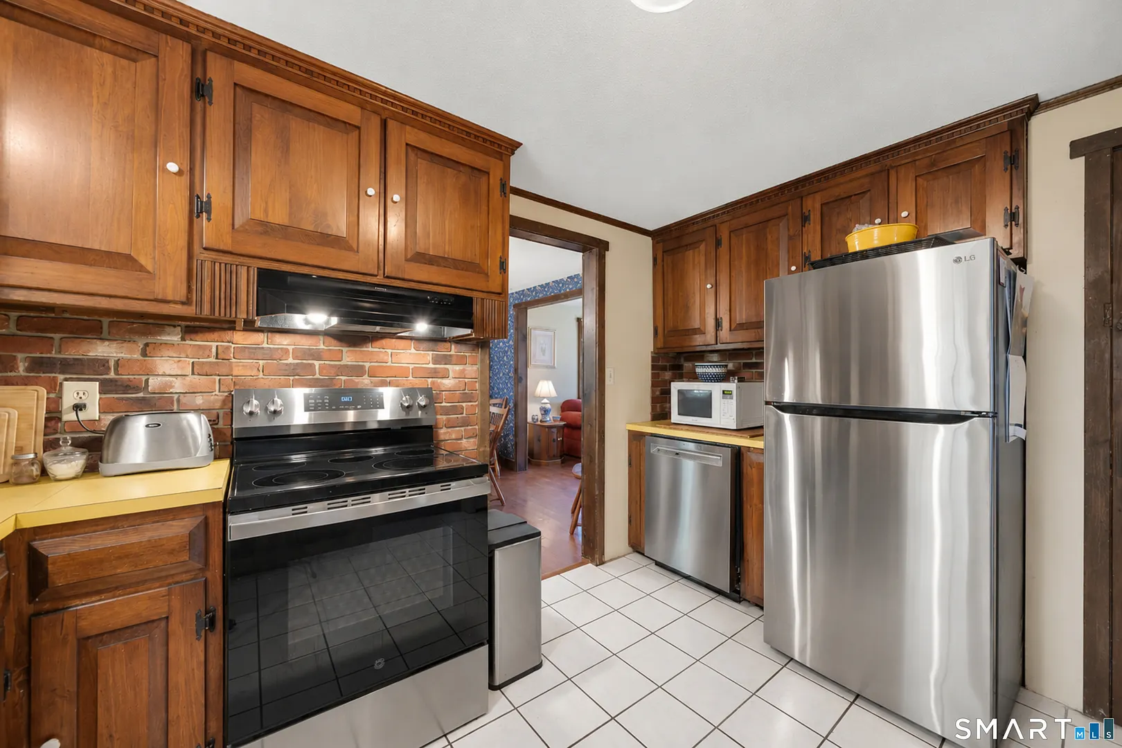Suffield Single Family Photo 22