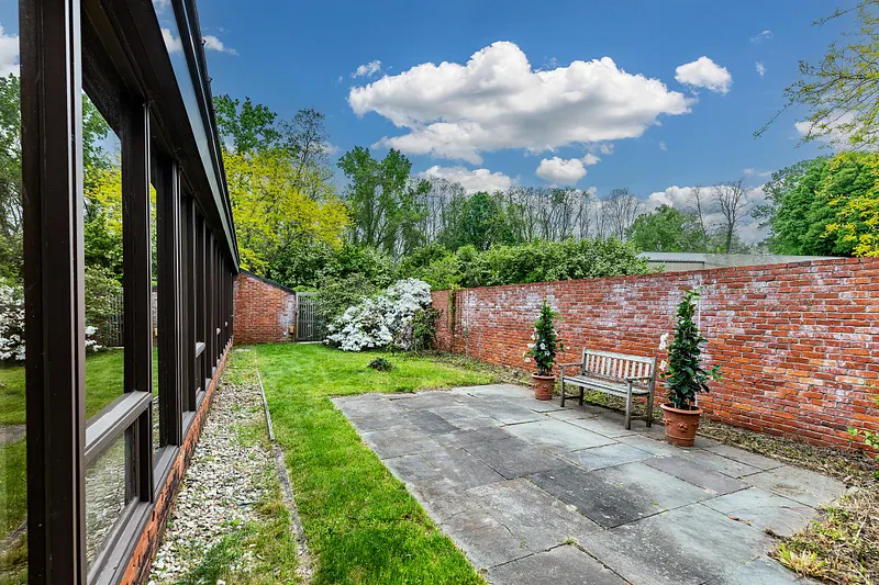 29 Brook Street Photo 3