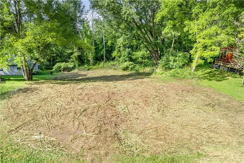 80 Midway Avenue Photo 13