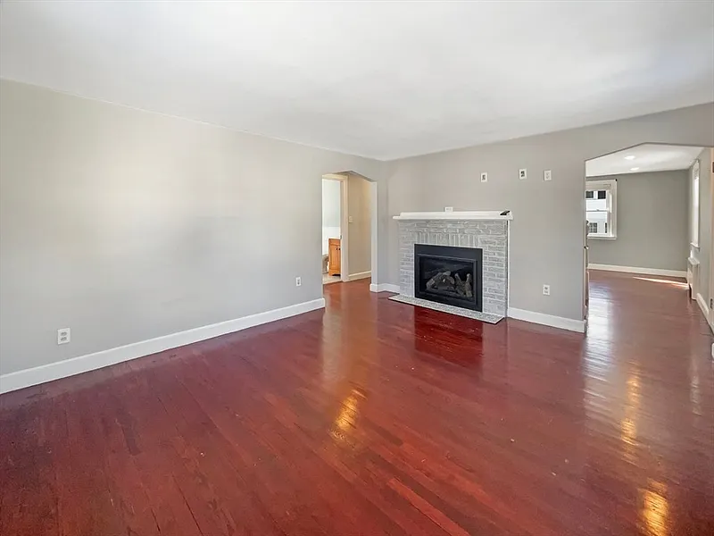 44 2nd St Photo 13