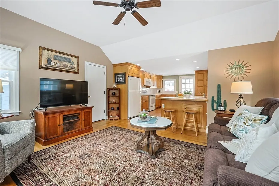 398 High Rock Street Photo 3