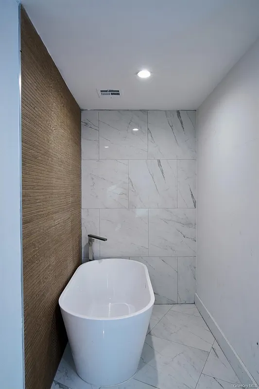 189 Mcnamara Road Photo 6