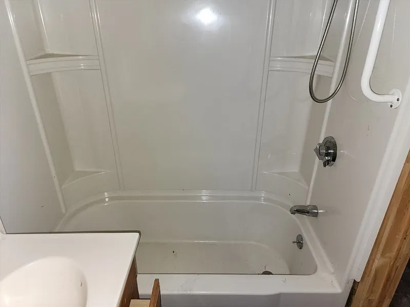 156 Grattan St Photo 6