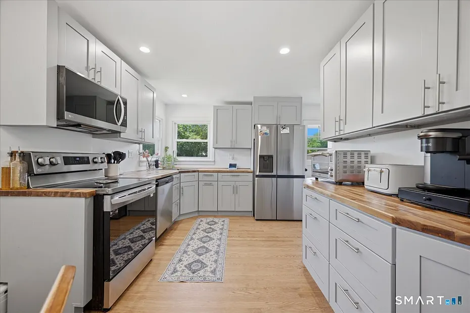 133 Bloomingdale Road Photo 10