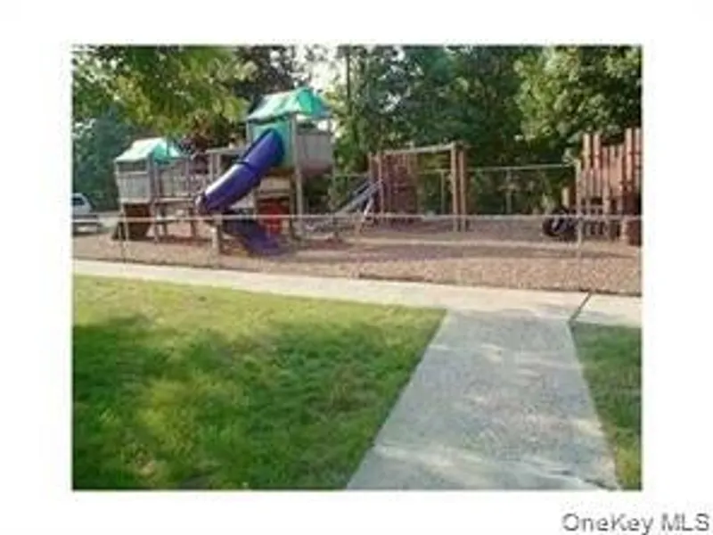 107 Sneden Place W #107 Photo 46