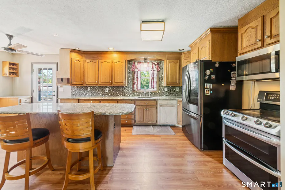 28 Charter Oak Drive Photo 11