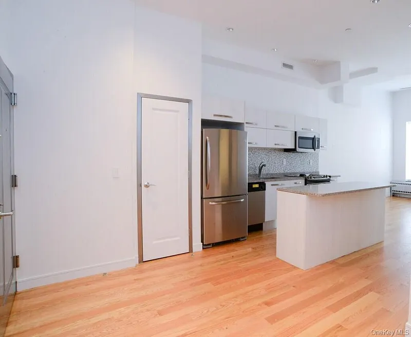 114 Greenpoint Avenue Photo 15