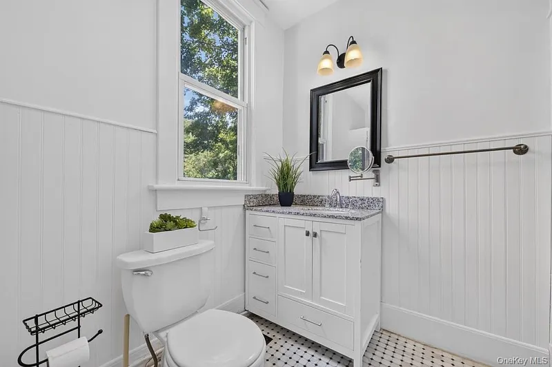 10 S Grand Avenue Photo 32