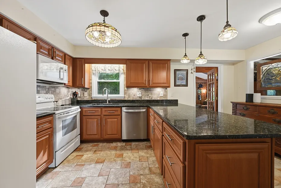 27 Danvers Road Photo 5