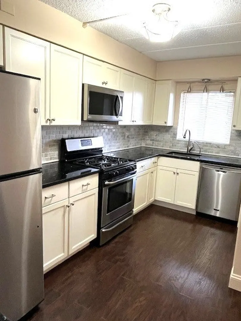 175 Hoffman Avenue  #410 Photo 3