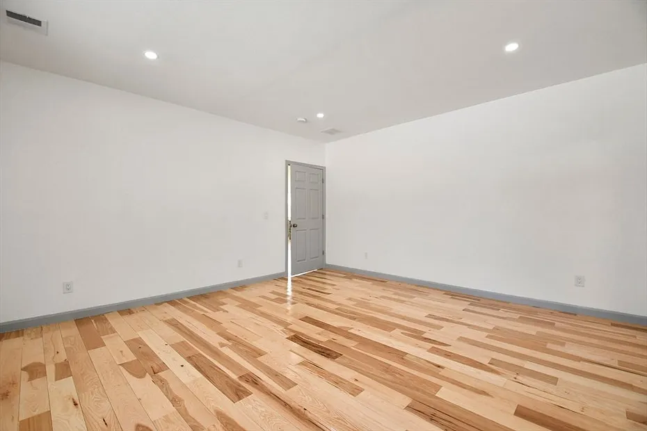 1 Stockwell Road Photo 22