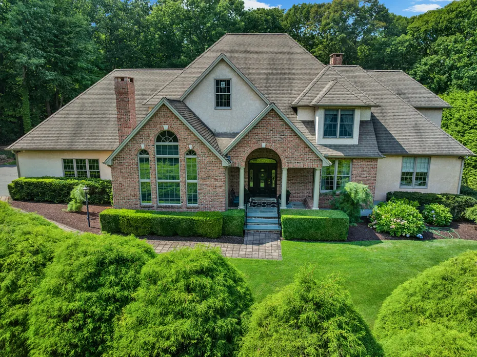 136 Long Lane Photo 1