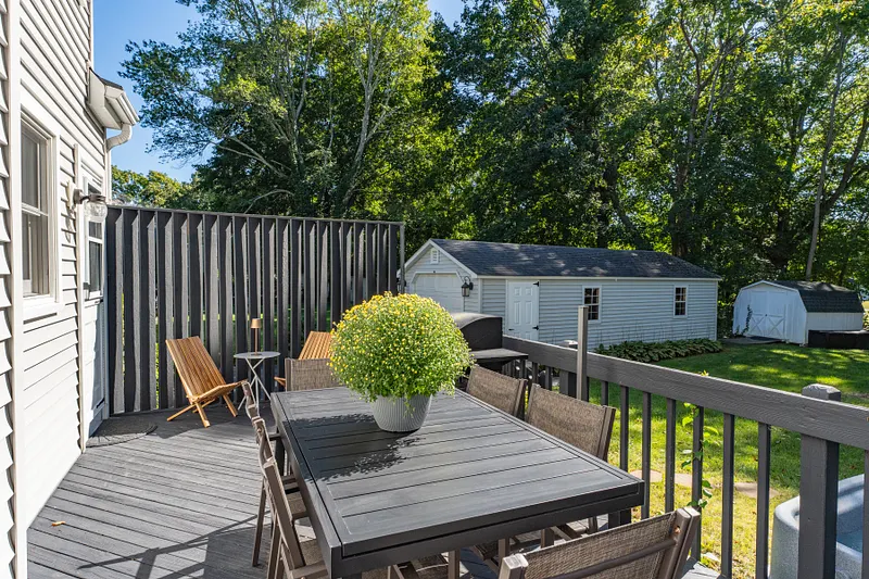 343 Horse Pond Road Photo 32