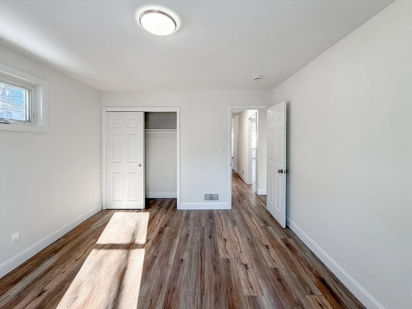 31 Millard Ave Photo 18