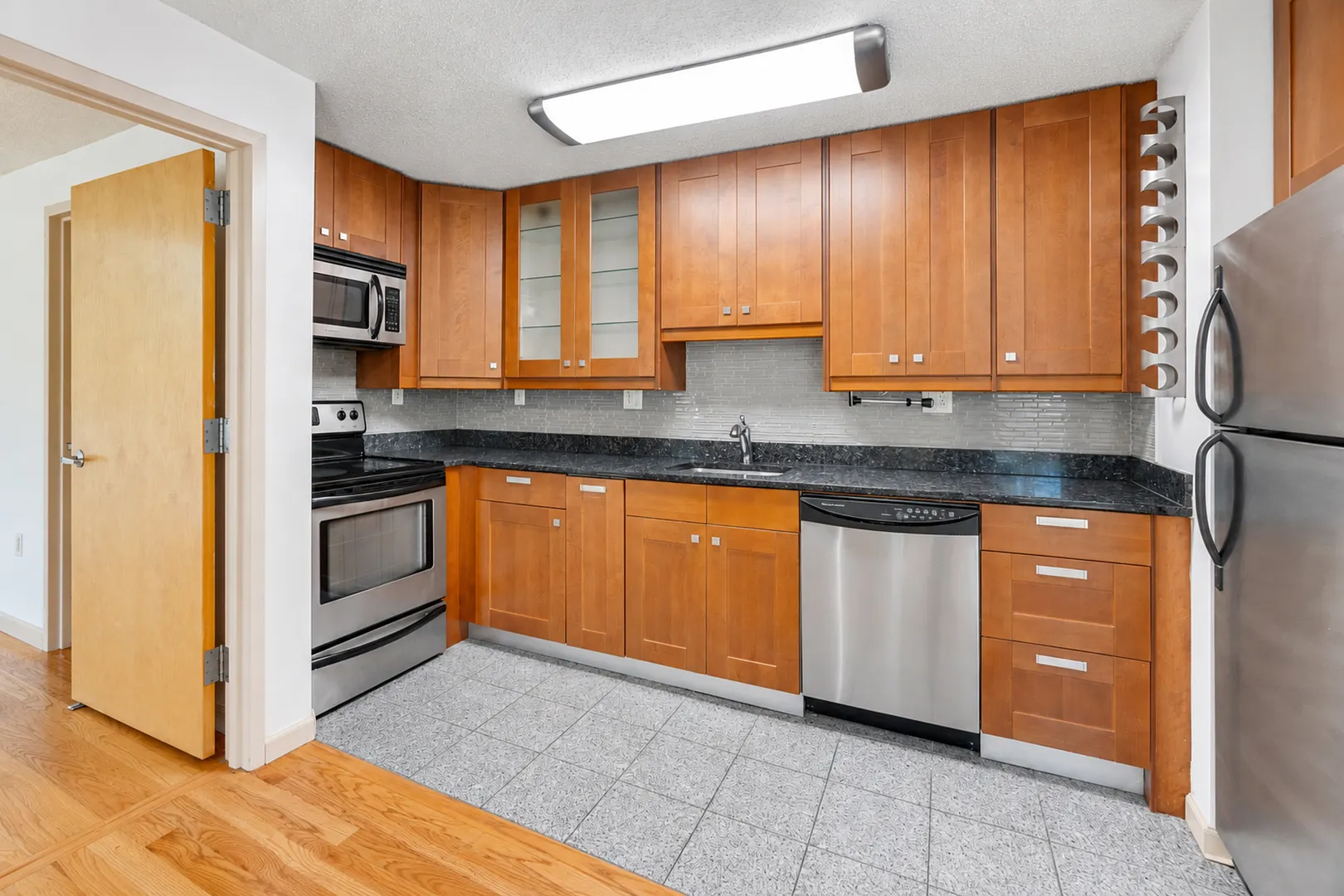 184 Pequot Avenue  #305 Photo 8
