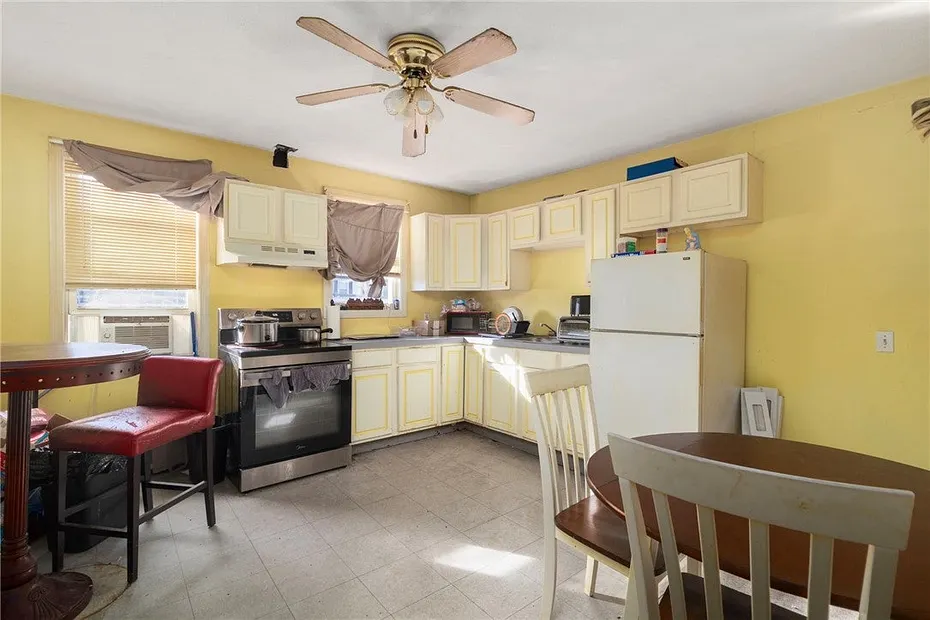 681 Providence Street Photo 21