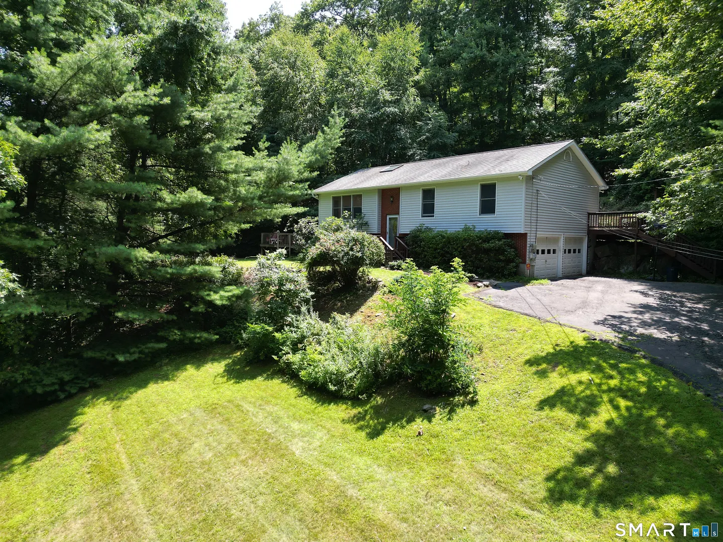 8 Old Bridge Road West Photo 2