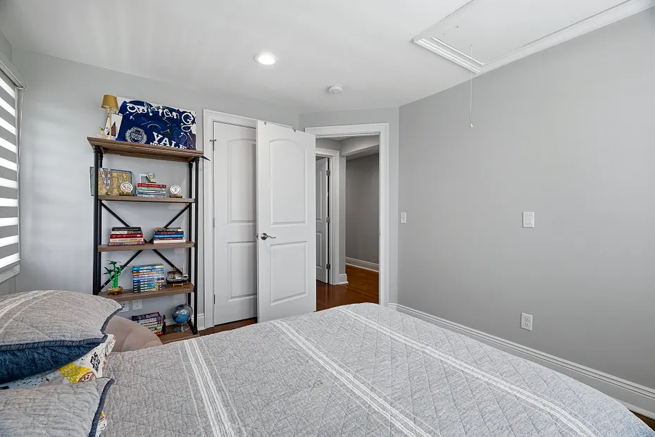 929 Pequot Avenue Photo 32