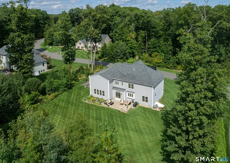 61 Lenox Road Photo 3