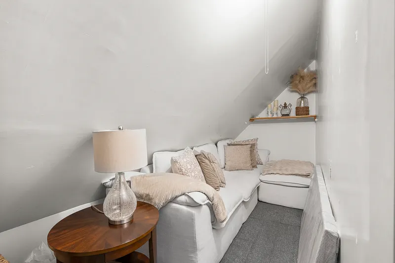124 Pelham Street Photo 7