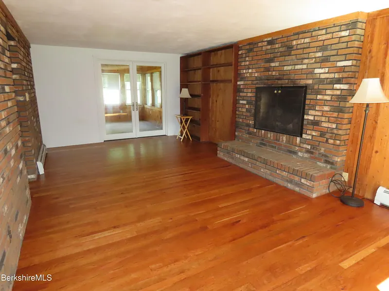 1303 River Rd Photo 15