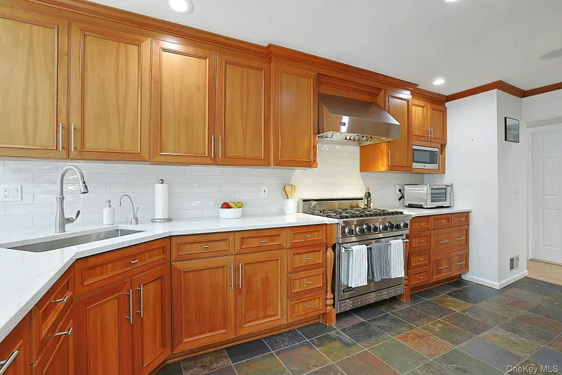 20 Robbins Road Photo 10