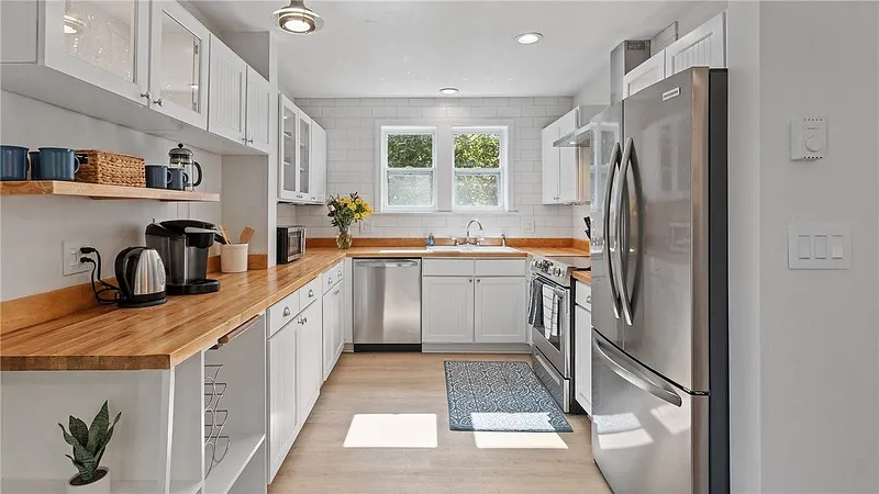 152 Tuckerman Avenue  #7 Photo 14