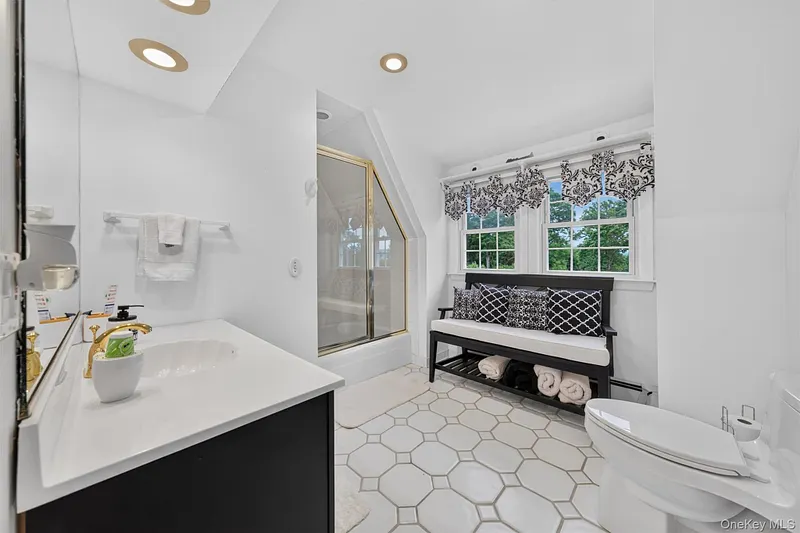 23 Sloane Road Photo 34