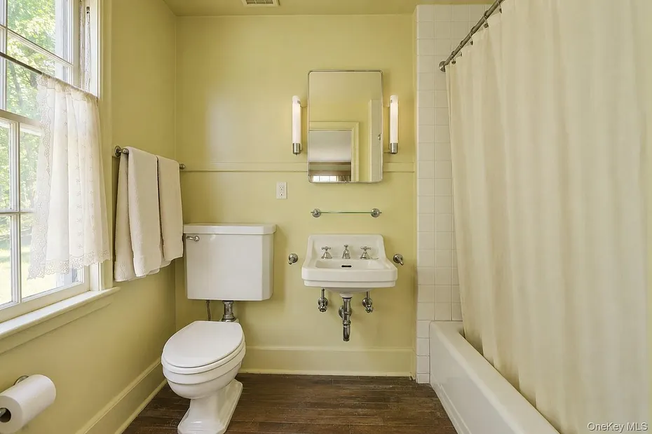 982 Bradley Parkway Photo 21