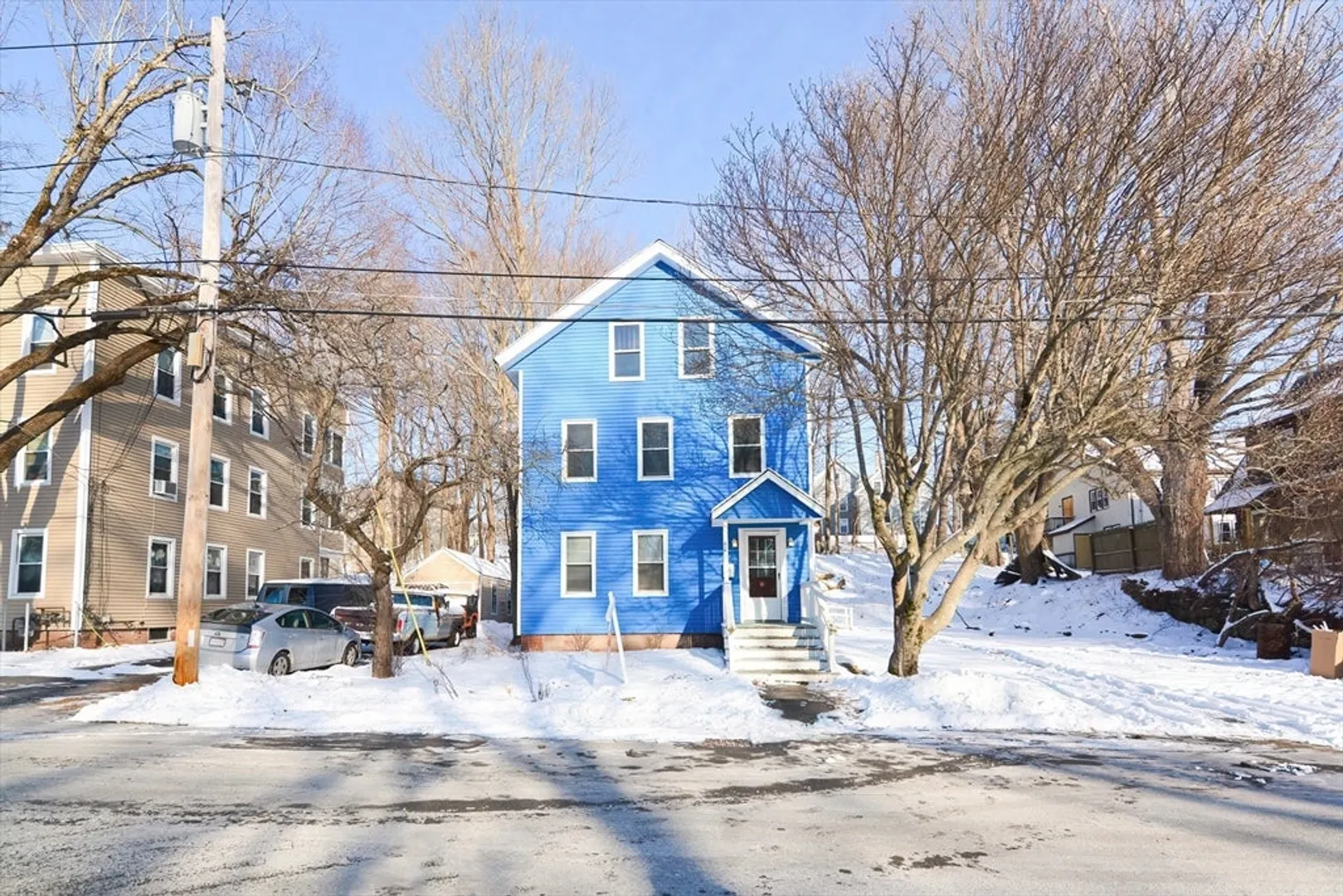 82 School St Photo 1