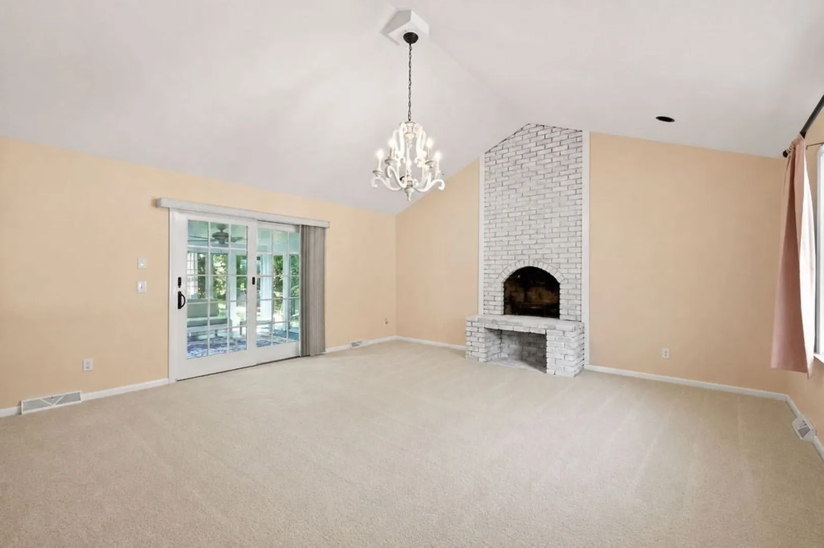 84 Brewster Rd Photo 4