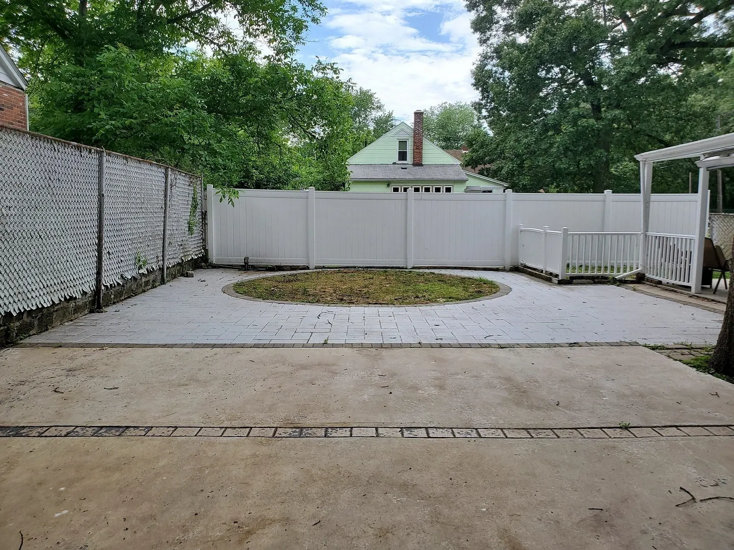 725 Bay St Photo 24